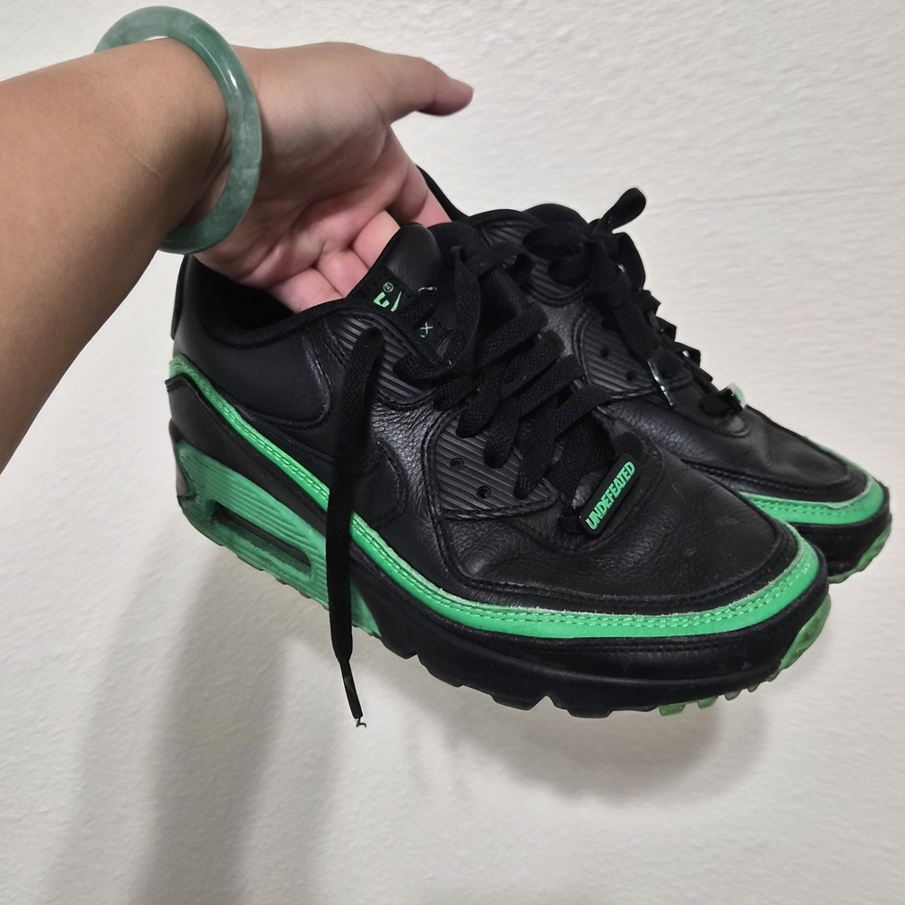 Nike Air Max 90 Undefeated "Black Green Spark" Sneaker